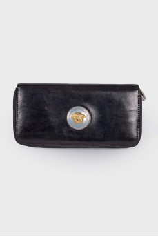 Кожаный кошелек с логотипом бренда