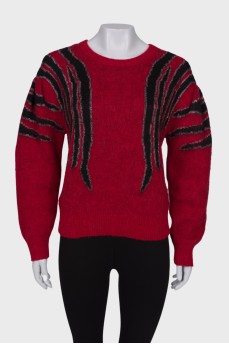 Красный свитер с принтом