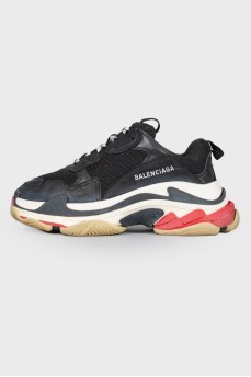 Черные кроссовки Triple S