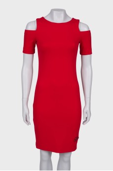 Червона сукня з відкритими плечима