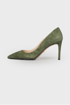 Замшевые зеленые туфли с острым носком