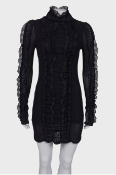 Чорна сукня  з мереживними рюшами