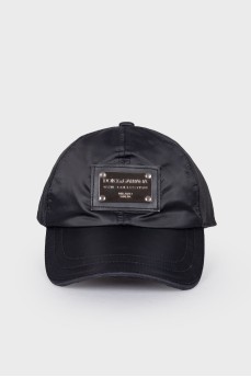 Чорна кепка з лого бренду