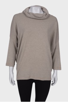 Сірий светр із високим коміром