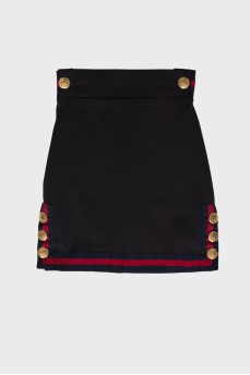 Черная юбка с золотистыми пуговицами 