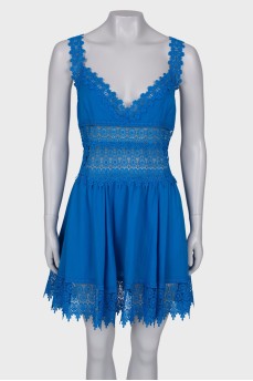 Синя сукня з мереживом