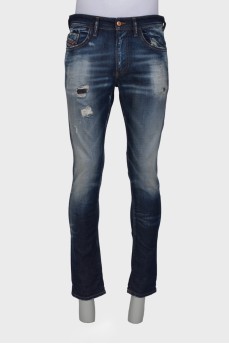 Мужские джинсы с эффектом рваных и потертых