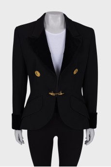 Приталенный пиджак с золотистой фурнитурой