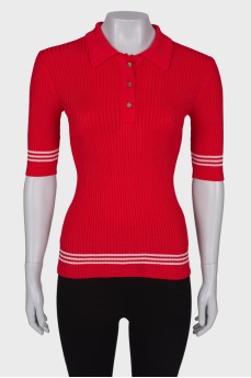 Красная футболка-поло в рубчик