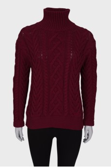 Бордовый свитер крупной вязки