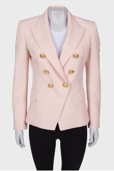 Розовый пиджак с золотистыми пуговицами 