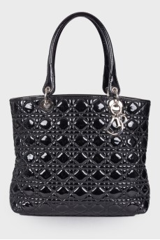 Лаковая сумка Lady Dior