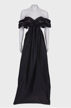 Черное платье макси с открытыми плечами