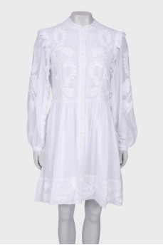 Белое платье с вышивкой и бисером