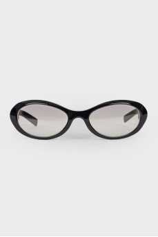 Чорні окуляри з тисненням на дужках