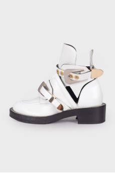 Білі черевики Buckle