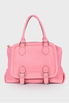 Розовая сумка с логотипом бренда 