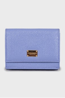 Блакитний гаманець із тисненням