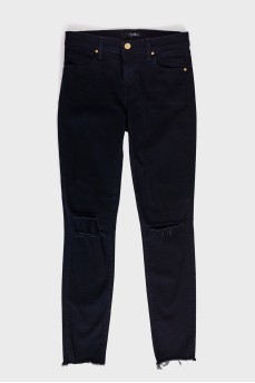 Темно-синие джинсы с эффектом рваных