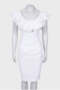 Біла сукня з воланами