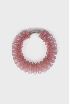 Розовое ожерелье с оборками