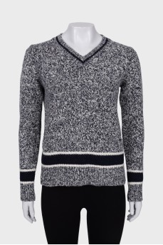 Вовняний светр з V-подібним вирізом