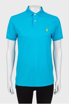 Голубая футболка с вышитым лого