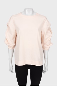 Розовая блуза с объемными рукавами