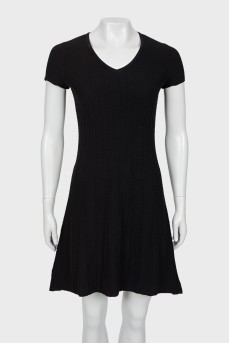 Чорна сукня міні з коротким рукавом