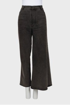 Темно-серые джинсы с комбинированным кроем 