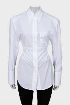 Белая рубашка с открытой спиной