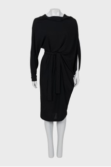 Чорна асиметрична сукня з поясом