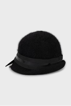 Чорний капелюх з коротким ворсом