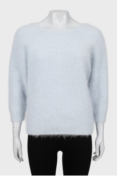 В'язаний светр з V-подібним вирізом на спині