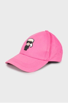 Розовая кепка с фирменной нашивкой