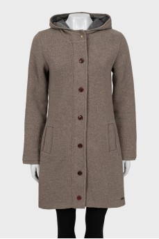 Приталенное пальто с капюшоном