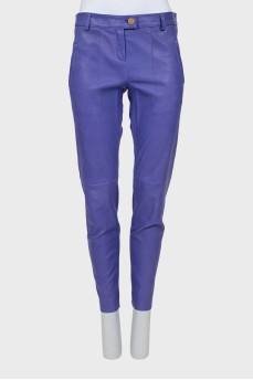Кожаные брюки фиолетового цвета