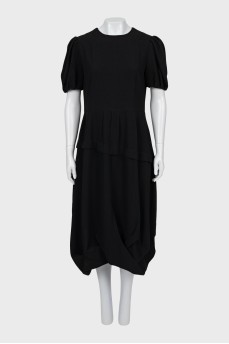 Чорна сукня з коротким рукавом