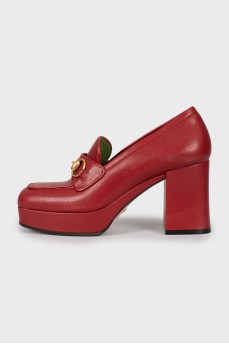 Червоні туфлі з квадратним носком