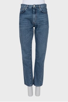 Синие джинсы с асимметричными швами