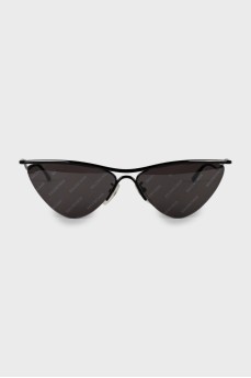 Треугольные солнцезащитные очки в фирменный принт