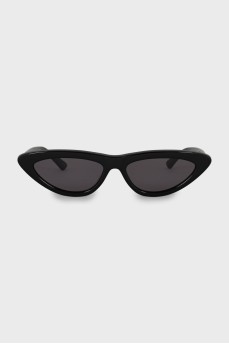Овальные солнцезащитные очки черного цвета