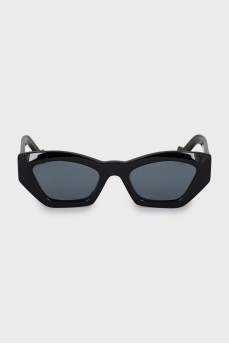Чорні сонцезахисні окуляри з логотипом на дужках