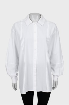Белая рубашка с рельефными швами