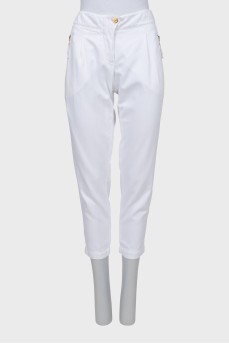 Зауженные брюки белого цвета
