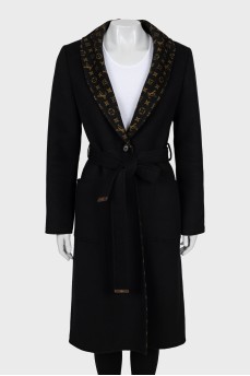 Шерстяное пальто с фирменным принтом