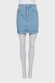 Джинсовая мини-юбка голубого цвета