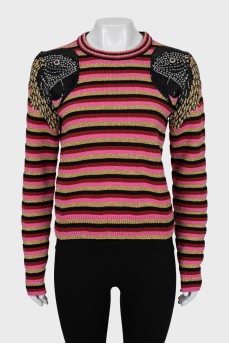 Полосатый свитер декорированный вышивкой