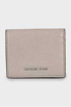 Шкіряний гаманець з металевим логотипом