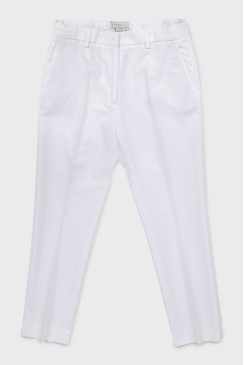 Белые брюки прямого кроя со стрелками